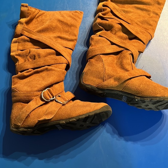 Tan Suede Slouchy Boots 7/8 - Picture 2 of 9